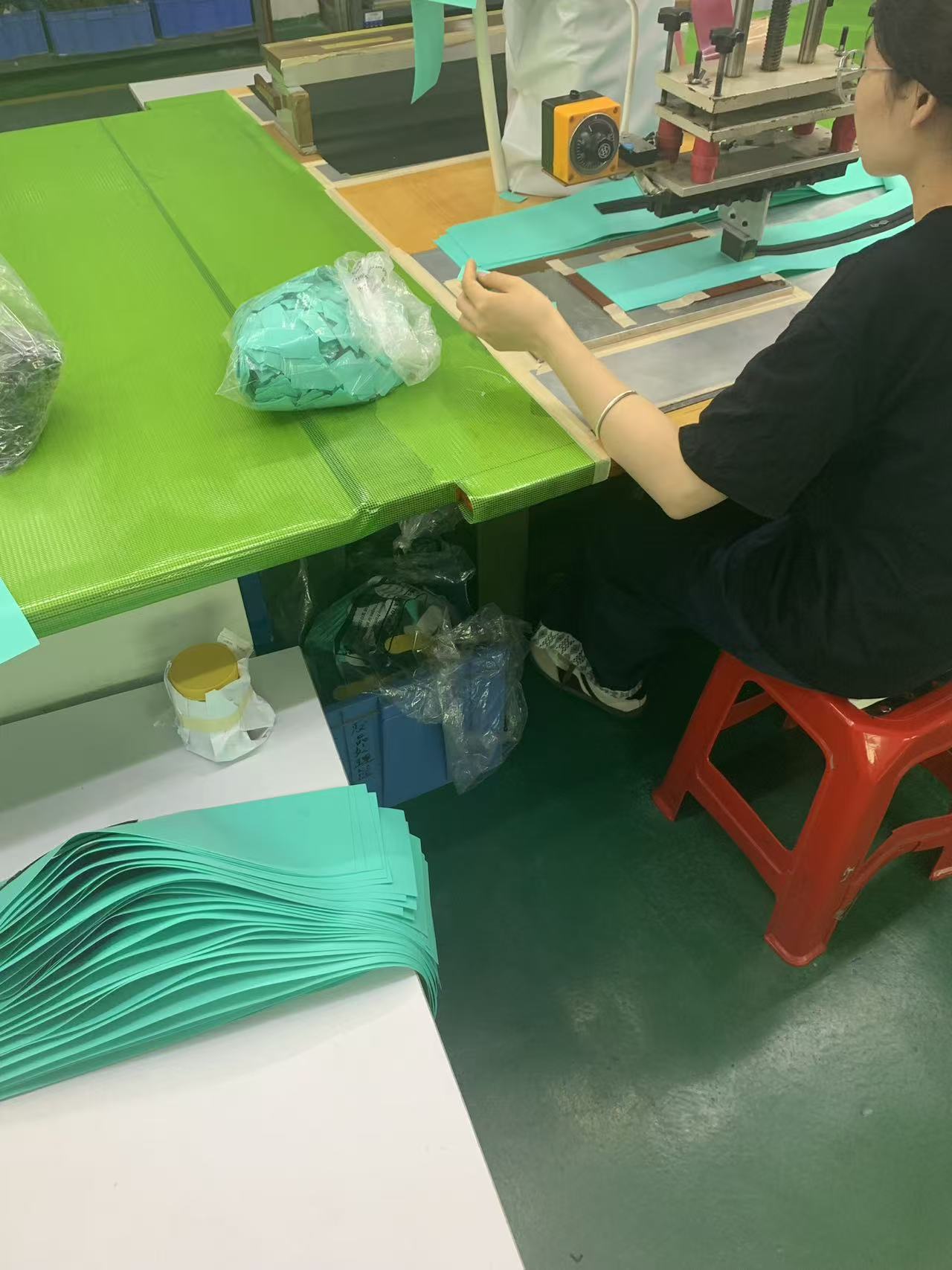 Engineering the Ultimate Dry Bag: ບົດບາດຂອງການເຊື່ອມ 27.12 MHz HF ແລະ 1.0 Bar Testing
