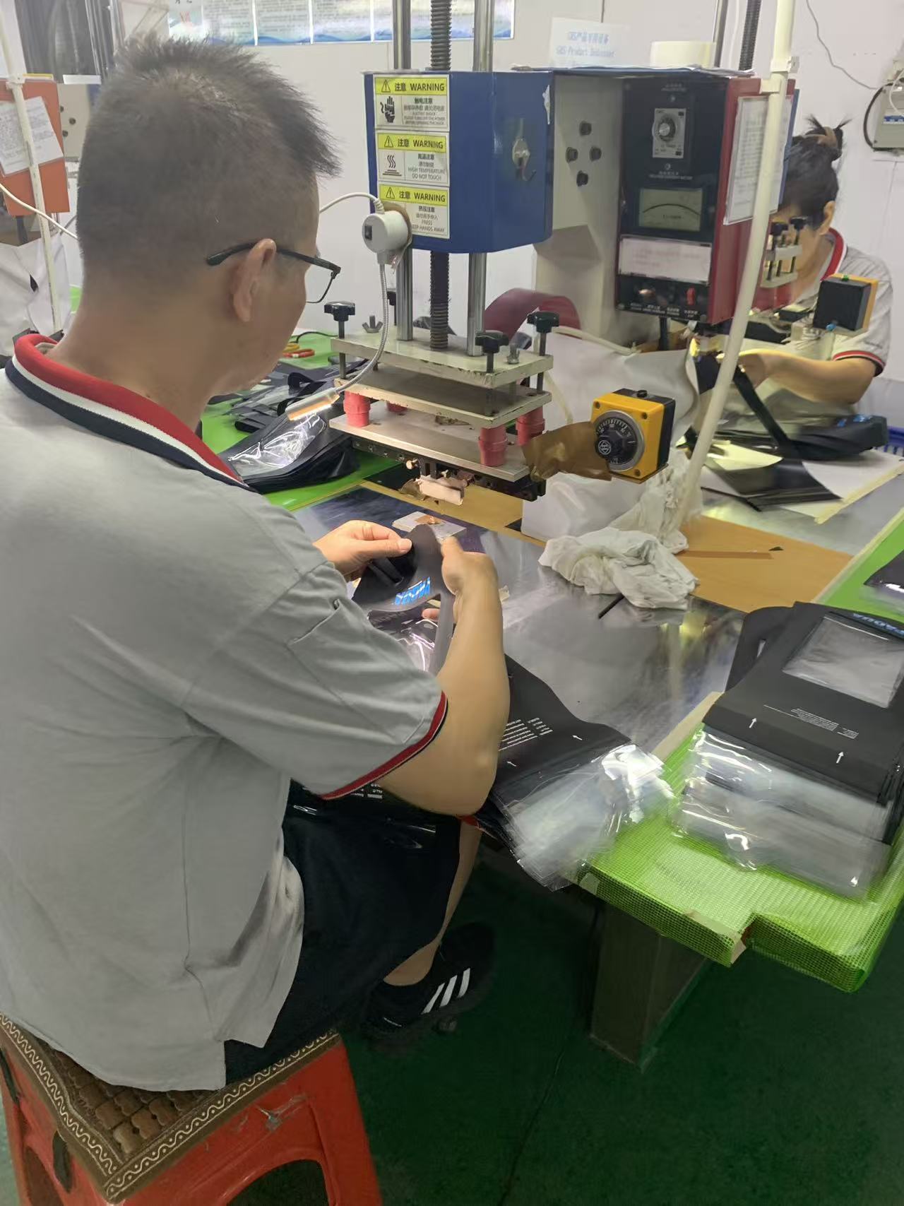 On-site photos of 27.12MHz high-frequency welding machines, automatic cutting machines and copper mold electrodes at the Sealock factory
