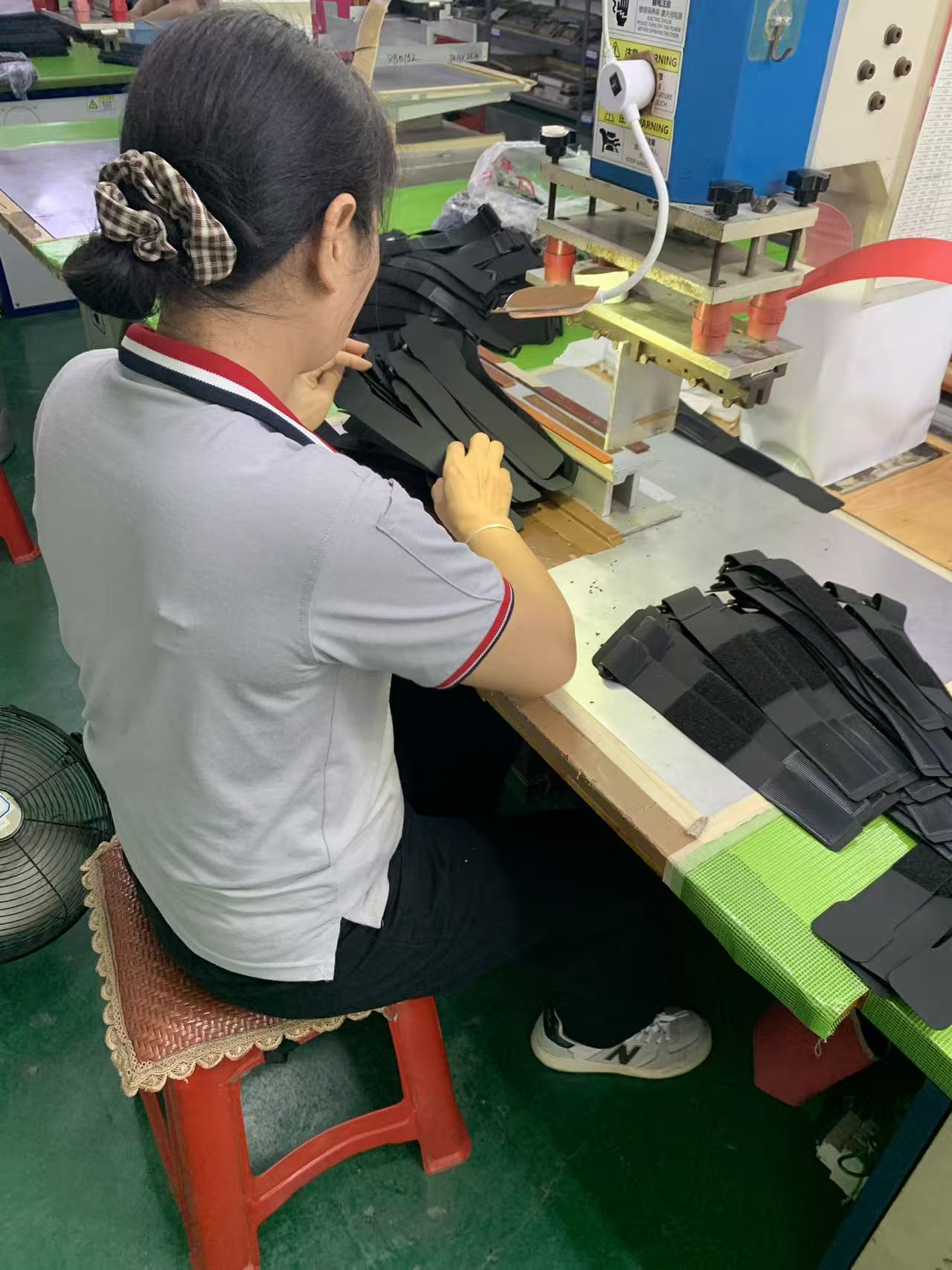 Batches of welded hook-and-loop strap assemblies for bicycle frame bags